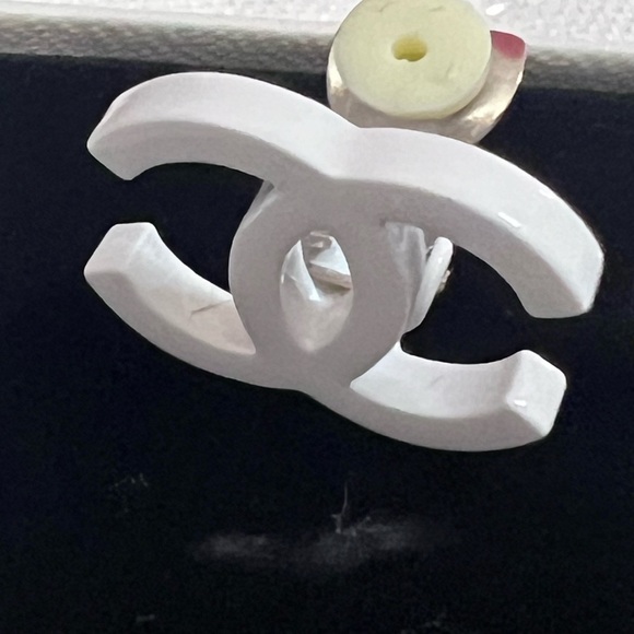 Authentic Preloved Vintage CHANEL Silver Plated CC Logos White Clip Earr… - Picture 5 of 8